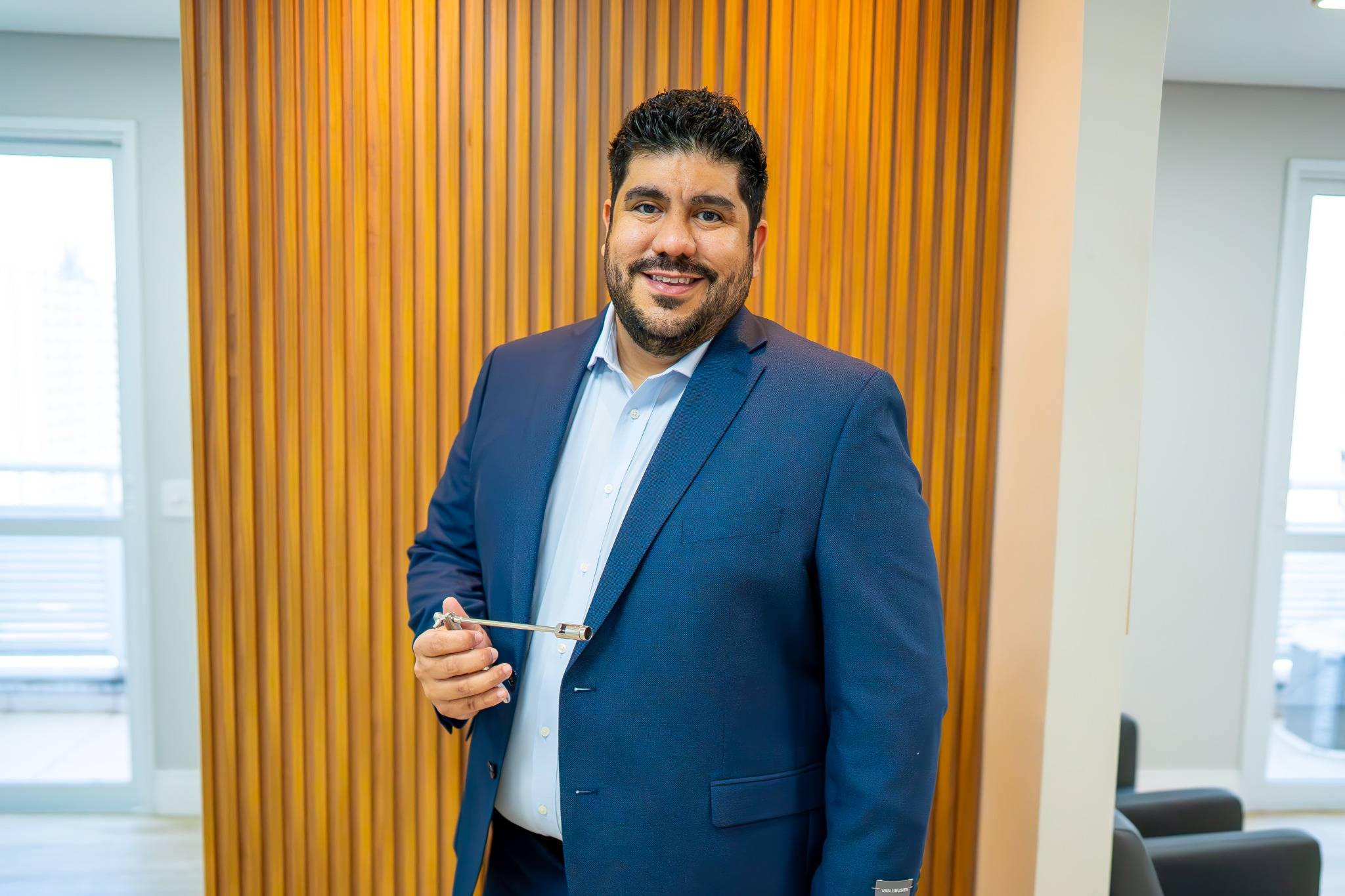 Dr. Adiney Esteves - Atendimento Médico